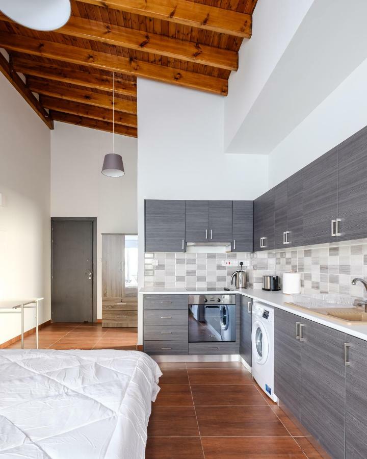The Loft Studio Appartamento Larnaca Esterno foto