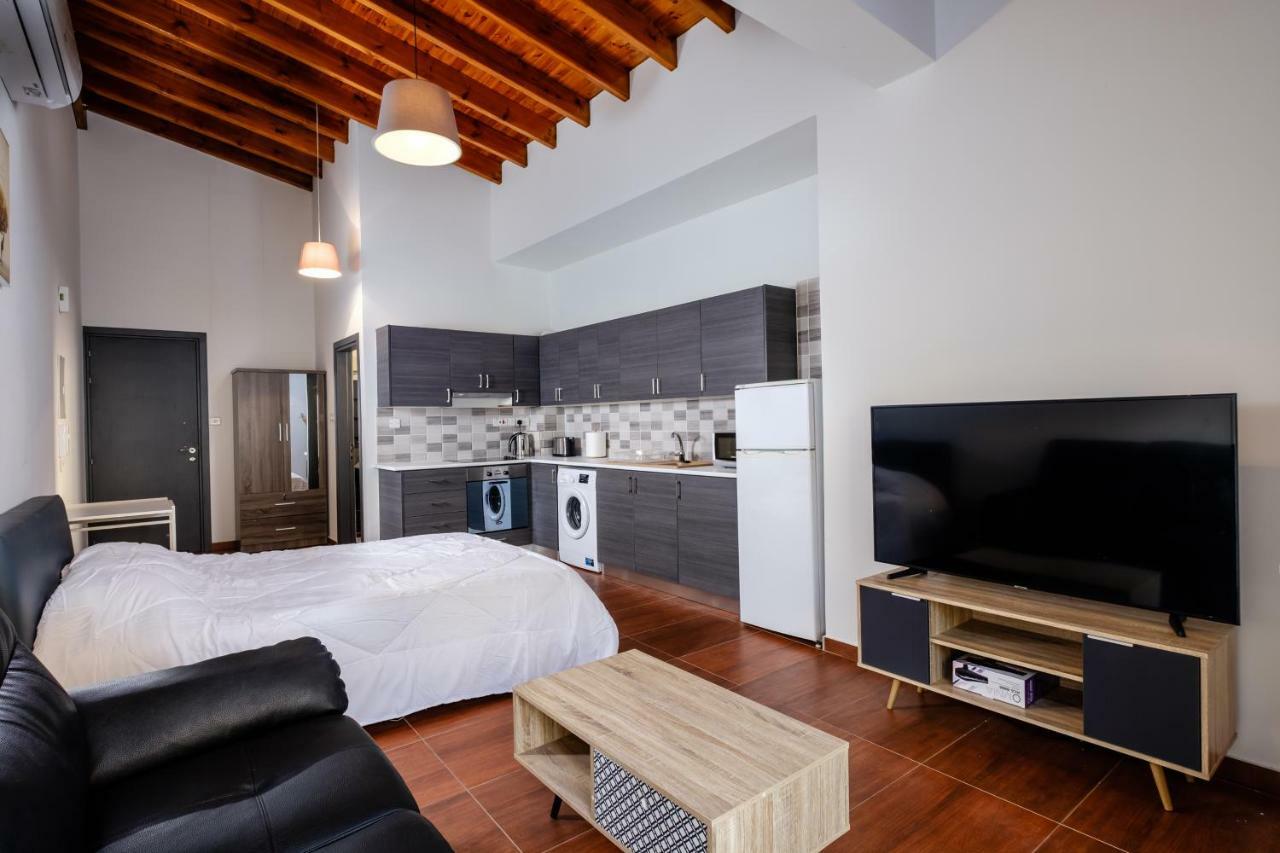 The Loft Studio Appartamento Larnaca Esterno foto